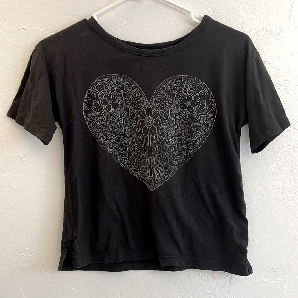 Aeropostale Black and White Floral Heart Tee Shirt